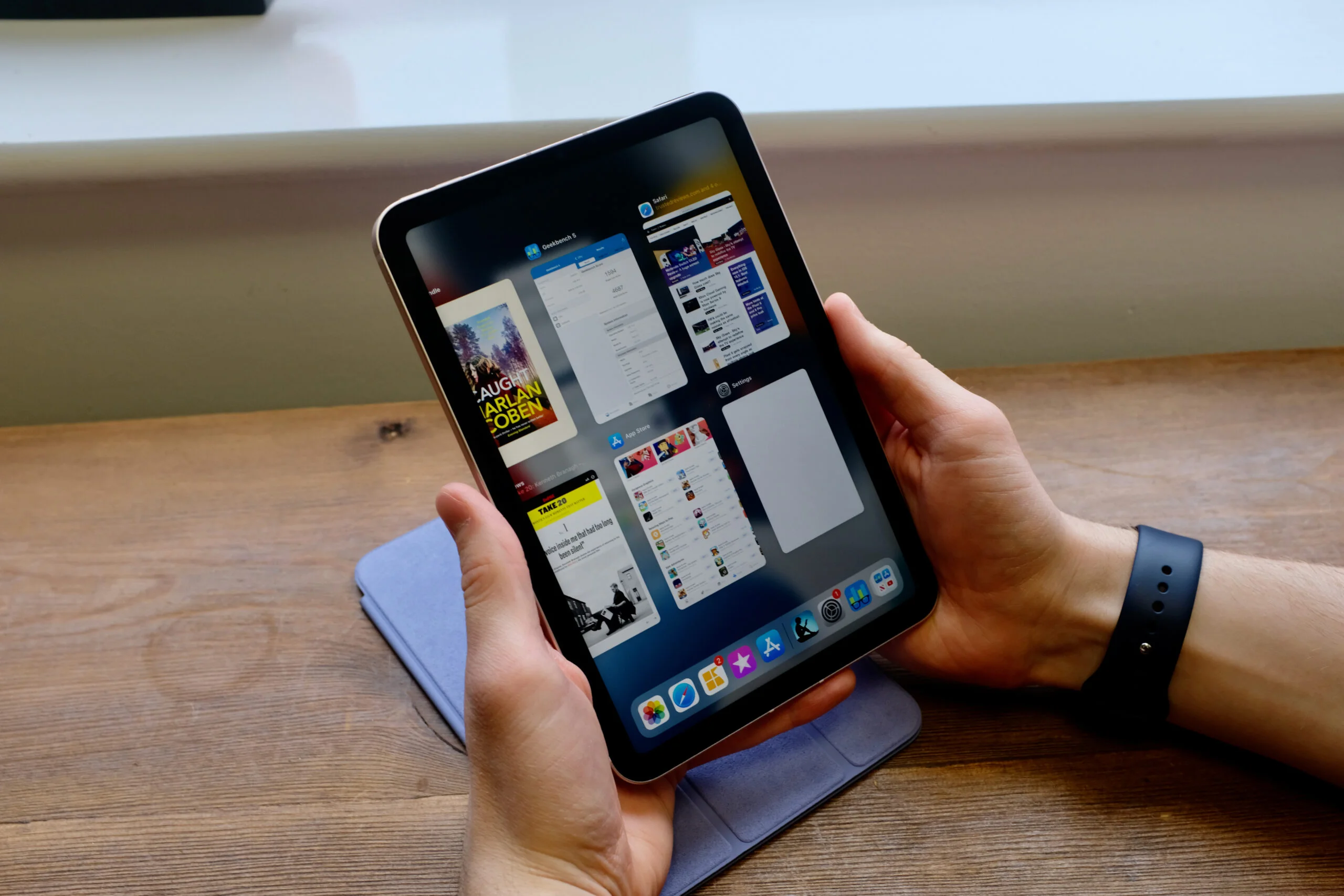 A person using an iPad to sync notes with a cloud