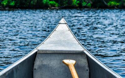 Canoe vs Kayak: Exploring the Differences in 2024