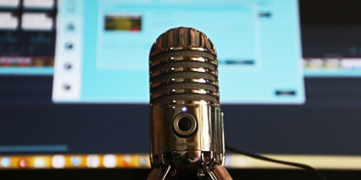 Selective Focus Photography of Gray Stainless Steel Condenser Microphone